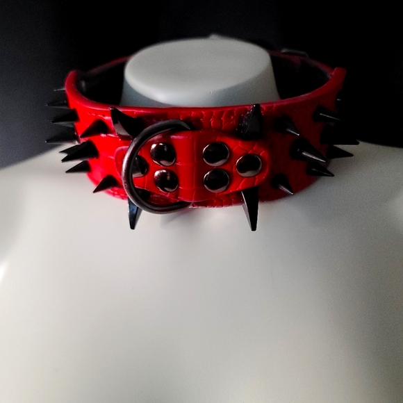 Gothic Heavy Duty Spiked Collar 🐶 - Picture 3 of 3